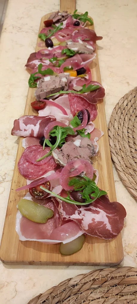 Planche apéro avec tapenade, anchoïade et thoyonnade